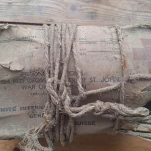Colis Croix-Rouge – Prisonniers de Guerre (WW2) gros plan