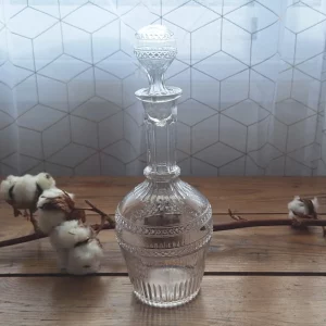 Carafe à liqueur en verre moulé décoré - XIXème - bouchon d’origine