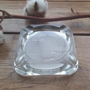 Cendrier publicitaire Evian Cachat en verre moulé avec relief