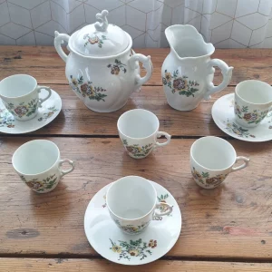 Ensemble de service à Thé en porcelaine fleurie