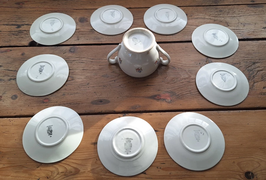 Lot de 8 coupelles et pot à sucre Sarreguemines et Digoin de dos