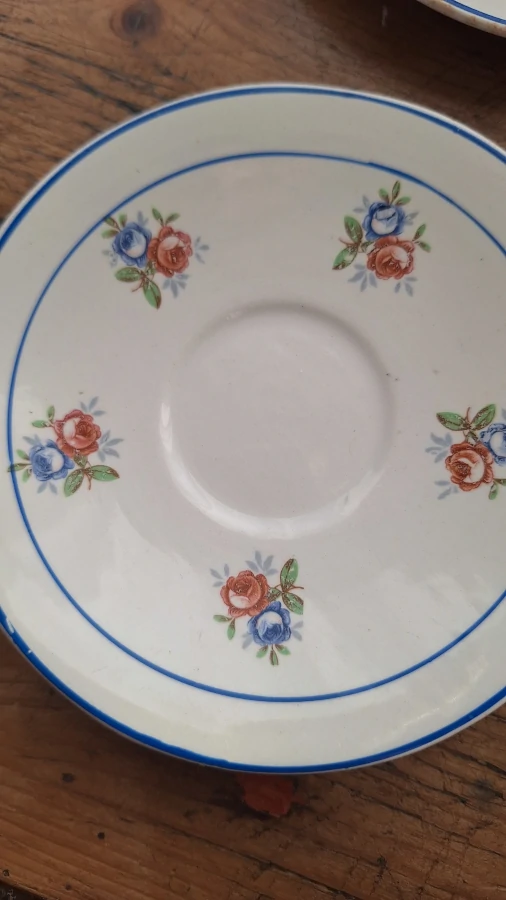 Lot de 8 coupelles et pot à sucre Sarreguemines et Digoin Détails