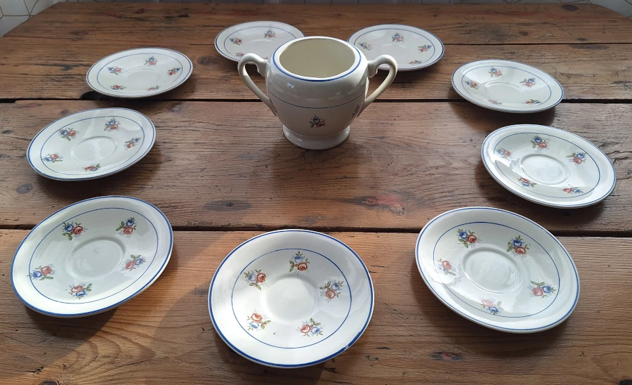 Lot de 8 coupelles et pot à sucre Sarreguemines et Digoin