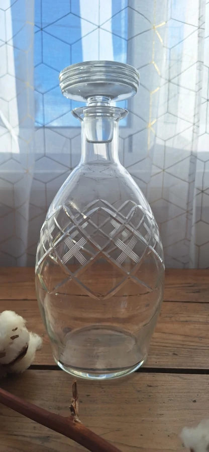 Service de verres piédouche en cristal taillé (1940-1950) Carafe