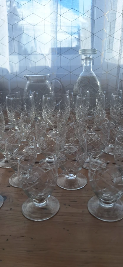 Service de verres piédouche en cristal taillé (1940-1950) Détails 2