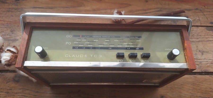Poste radio Claude TC3 (1960) dessus