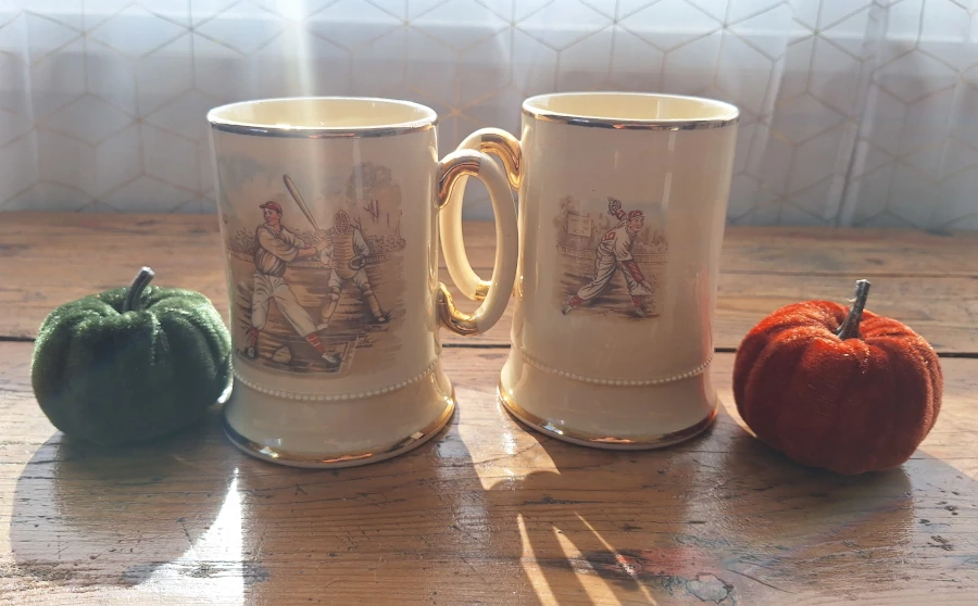 Tasses anciennes Arthur Wood